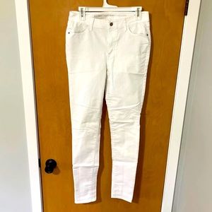 White skinny jeans